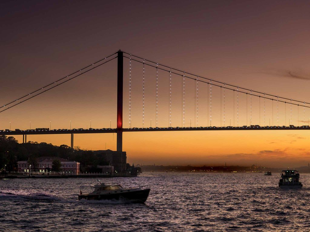 bosphorus dinner cruise in istanbul