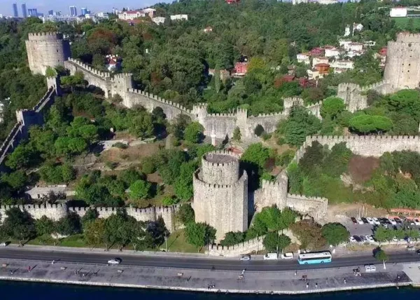 Fortaleza de Rumeli seen from the Bosphorus yacht tour