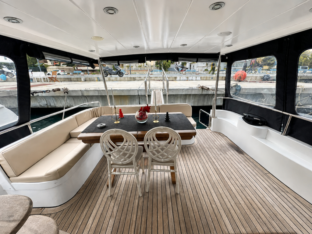 Bosporus 6 private yacht available for charter on the Bosphorus in Istanbul
