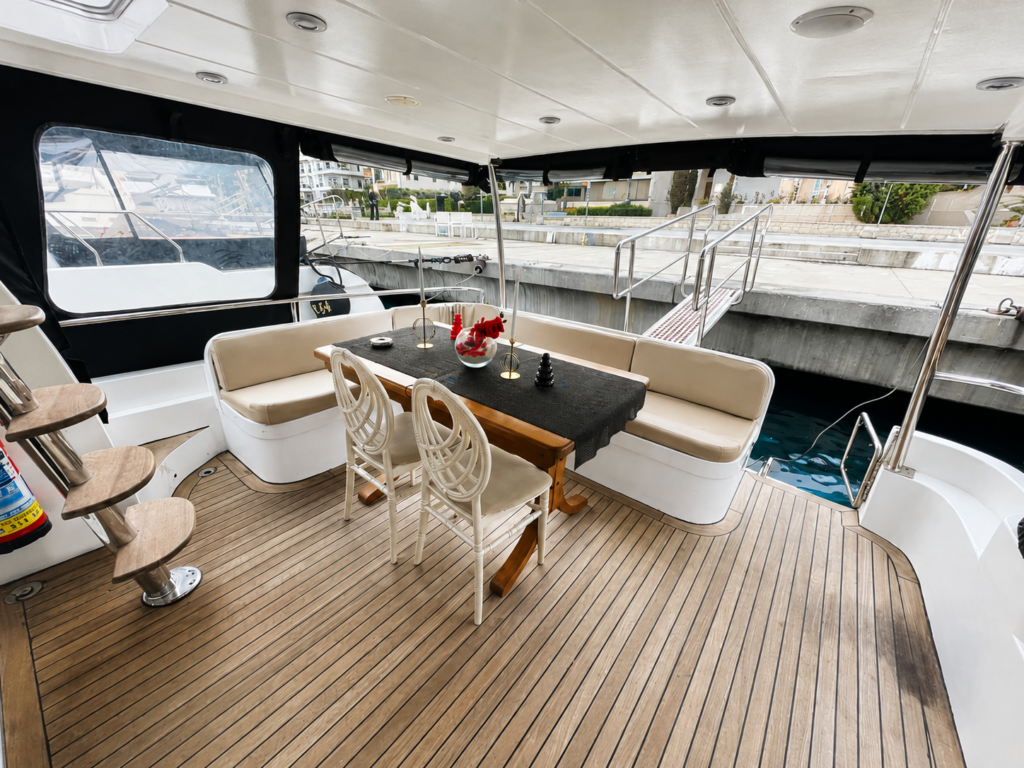 Bosporus 6 private yacht available for charter on the Bosphorus in Istanbul