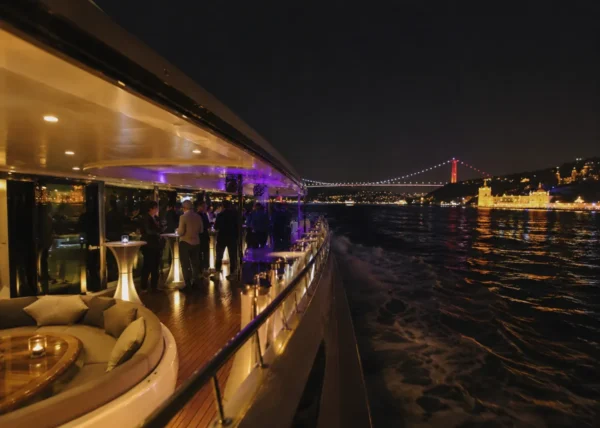 Daytime vs Evening Bosphorus Cruise, Which One Fits You