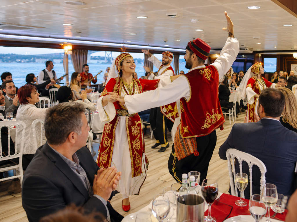 Standard menu with alcoholic drinks on the Bosphorus dinner cruise