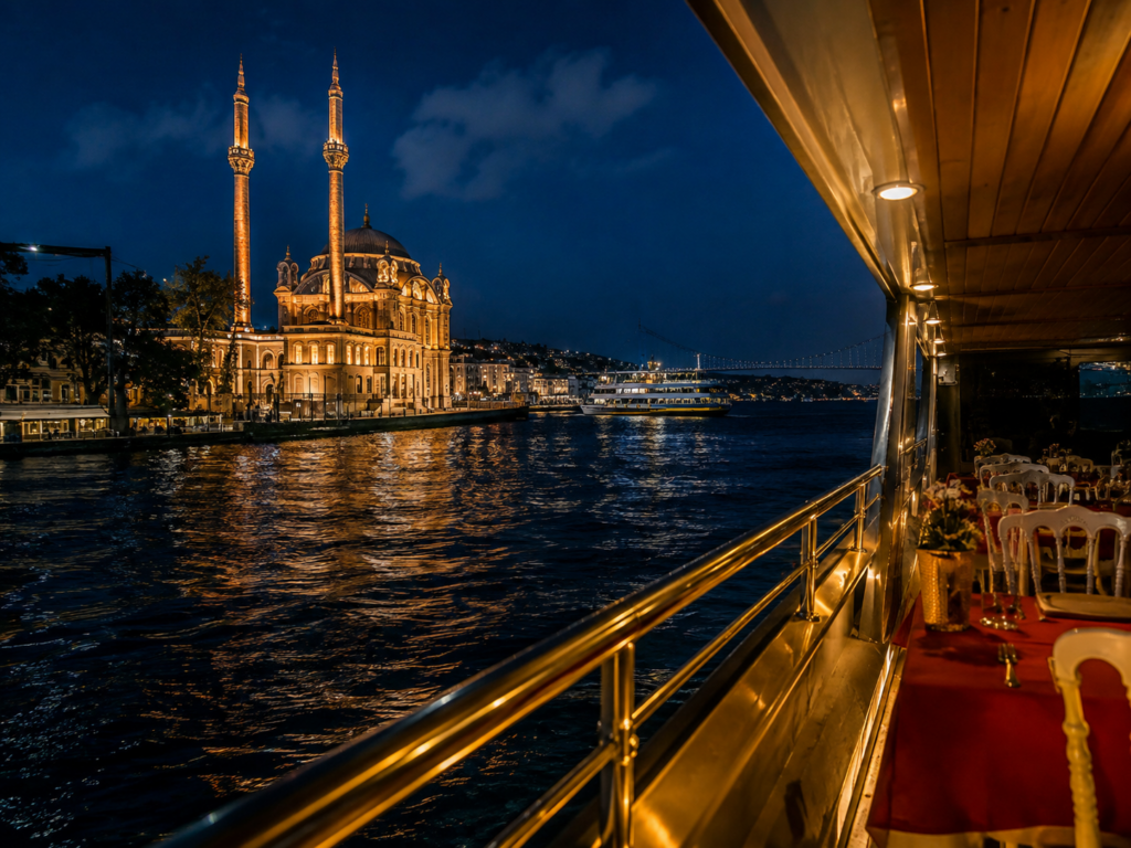 Standard menu with soft drinks on the Bosphorus dinner cruise