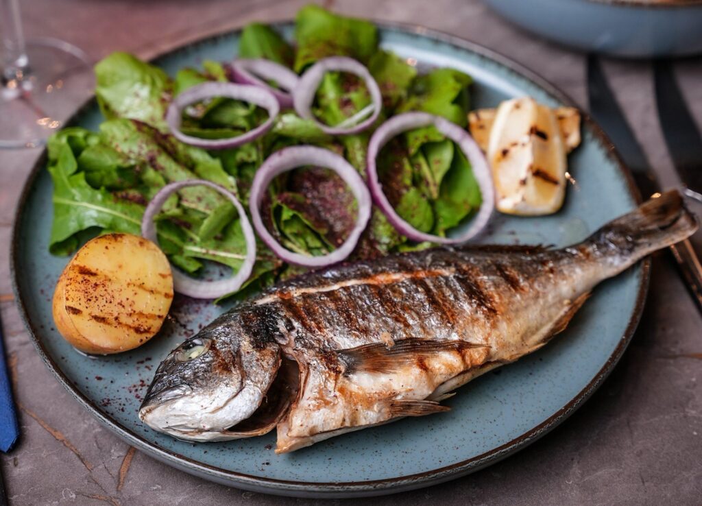 Bosphorus lunch cruise with fresh Turkish lunch served on board