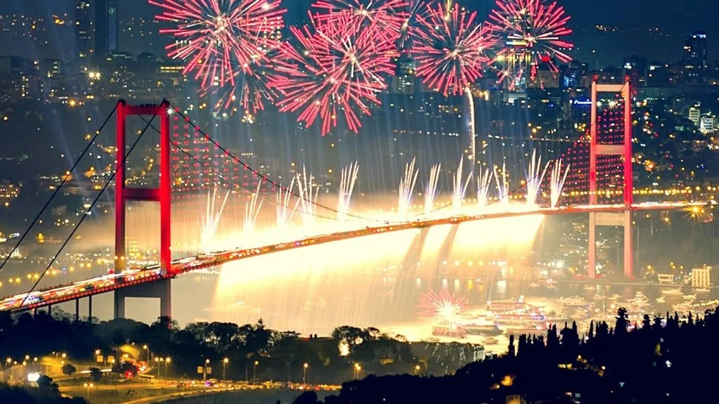 Unforgettable Crucero con cena por el Bósforo in New Year