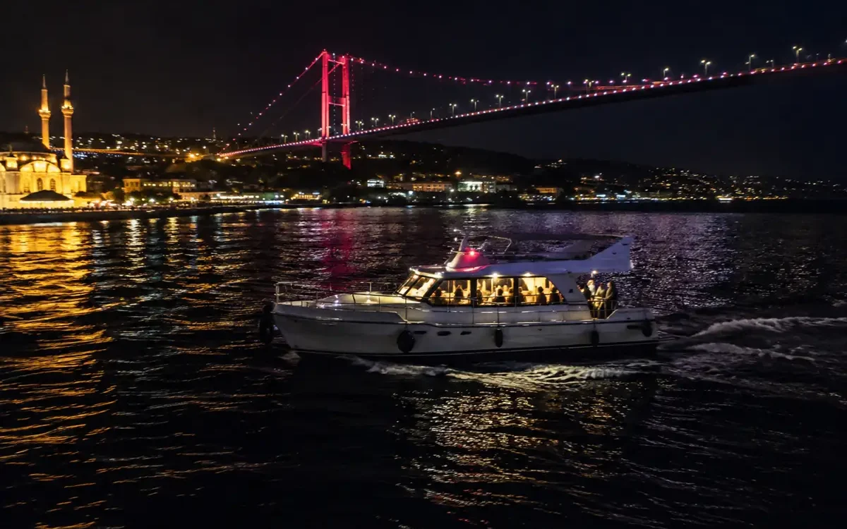 Private vs Public Bosphorus Cruise: Which One Fits Your Trip