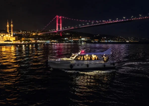 Private vs Public Bosphorus Cruise: Which One Fits Your Trip