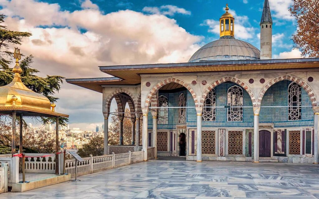Topkapi Palace courtyard on the full-day Old City tour
