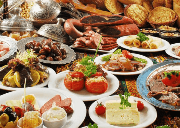 Culinary Delights: Dining Options Along the Bosphorus