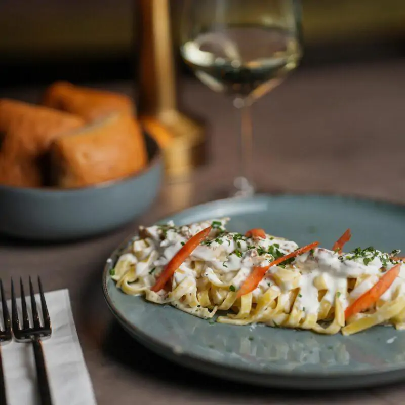 素食菜单和无限量酒精饮料